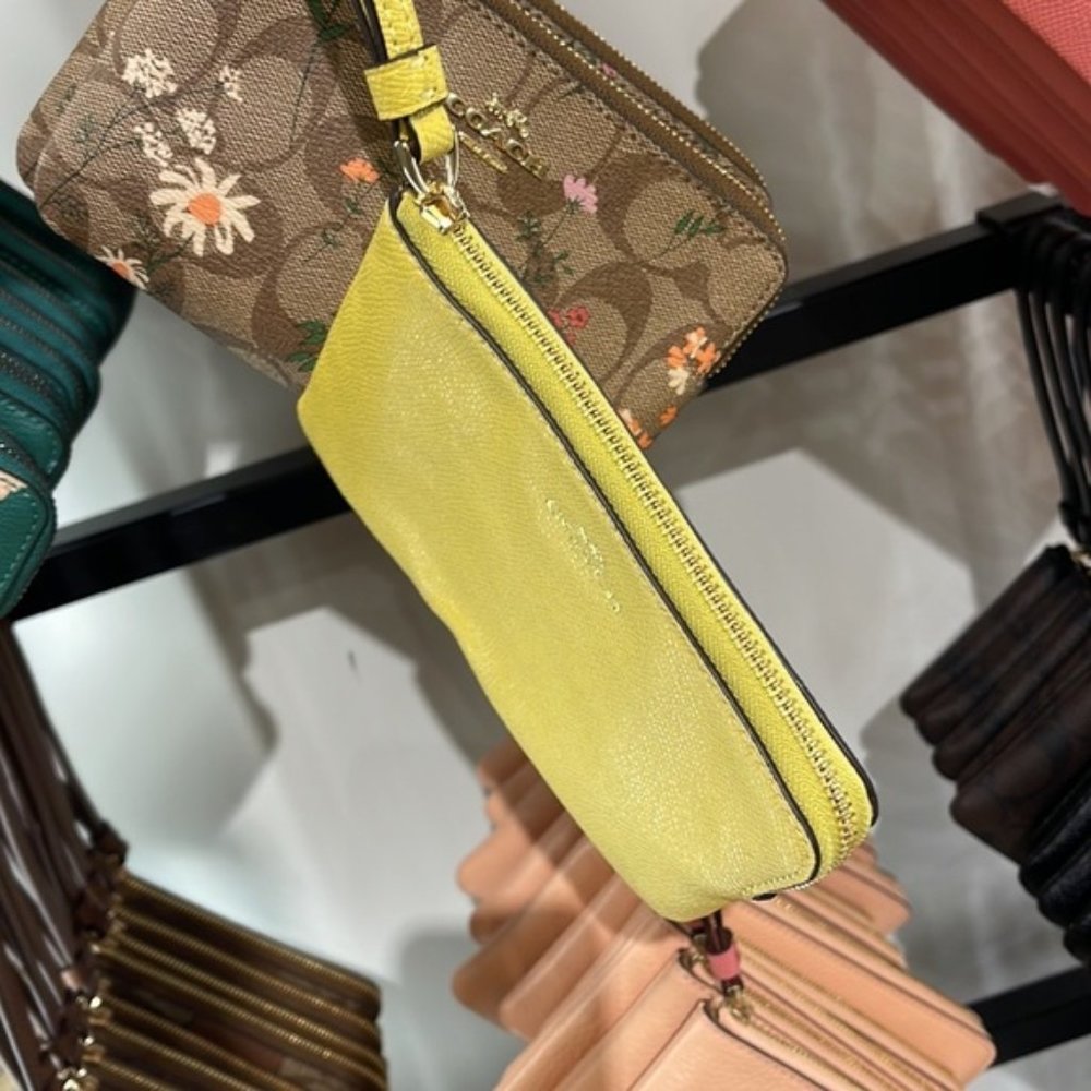 Coach Corner Zip Wristlet Gold / Retro Yellow Leather - Picture 5 of 8